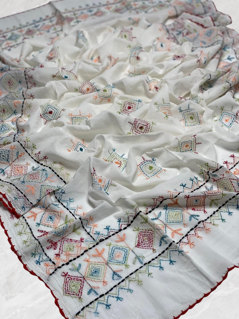 Hand Embroidered Pure lawn Chaadar/Dupatta