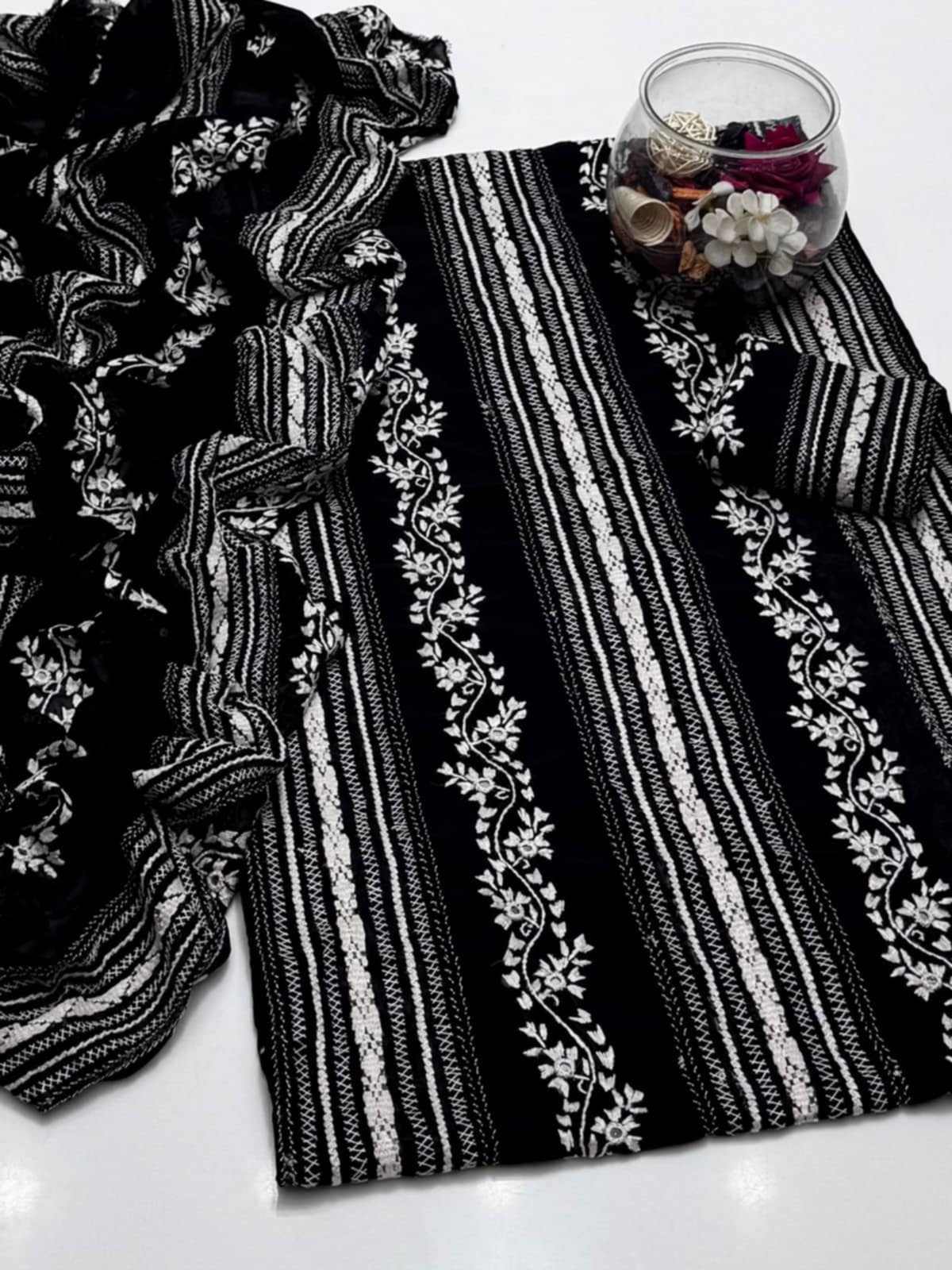 2-Piece Handmade Georgette Paka Tanka Tarkashi